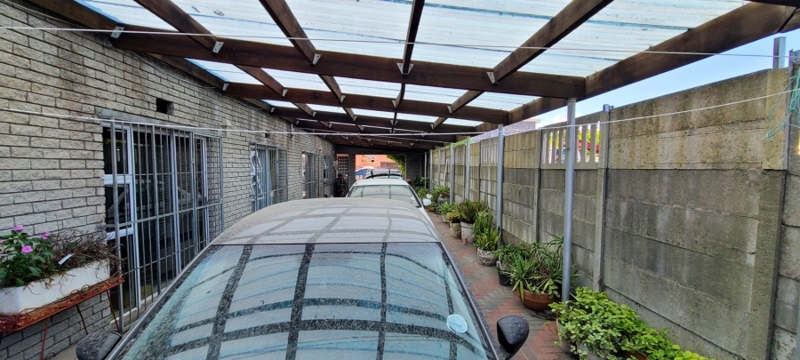 4 Bedroom Property for Sale in Sunbird Park Western Cape